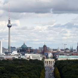 Brandenburger Tor über den Tiergarten gesehen