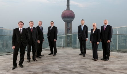 DHL, Annual Report, Board of DHL Portrait, on Shanghai’s highest open Terrace in Pudong